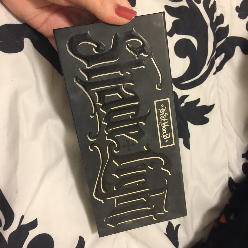 Used Kat Von D Shade + Light contour kit